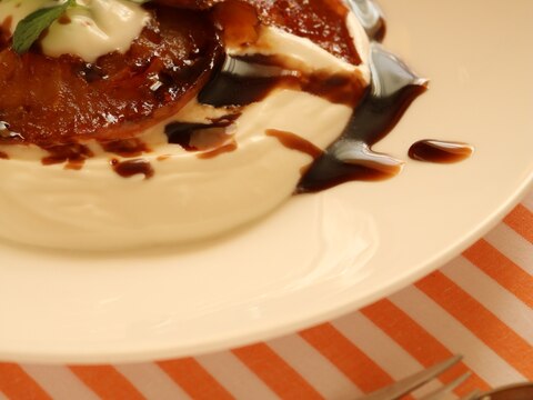 リンゴのソテーとマスカルポーネクリーム